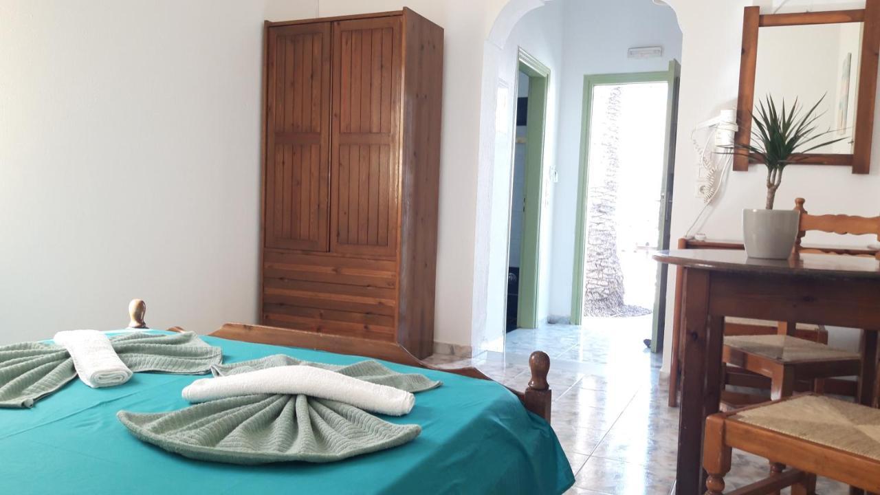 Palm Studios Períssa Chambre photo